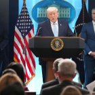 El presidente DonaldTrump mientras hablaba a  medios.