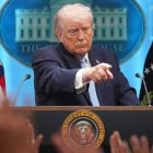 El presidente de EEUU, Donald Trump, mientras hablaba a la prensa.  AP