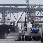 Fotografía de archivo de la refinería Martinez, cerca del estrecho de Carquinez (EE.UU.). EFE/John G. Mabanglo