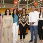 Ejecutivos e invitados a la apertura de la tienda.