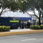 Vehículo antimotines de la Policía Nacional