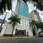 Edificio donde se encuentra un apartamento vinculado a Sobeida Félix y Figueroa Agosto