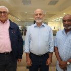 A la izquierda  Héctor Gaud, el señor Martínez y David Brito.