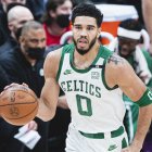 Jayson Tatum en regreso espectacular después de una lesión.