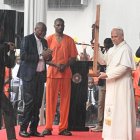 El papa León XIV visitó una cárcel en Guinea Ecuatorial