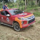 Brigadas de la Defensa Civil de Hermanas Mirabal, al mando de su director Francisco Javier Almanzar cuando llegaban a la Loma Quita Espuela para la búsqueda de Nelson Santana Cuevas.