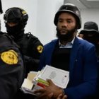 El suspendido fiscal  Aurelio Valdez Alcántara es conducido a  audiencia.