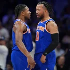 Los Knicks aplastan a los 76ers 144-114 gracias a una lluvia de triples en el cuarto partido y regresan a las finales del Este por segundo año consecutivo.