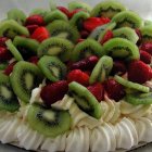 Se acostumbra a colocar las frutas encima en el momento de servir. Una dinámica que conecta con los invitados.
