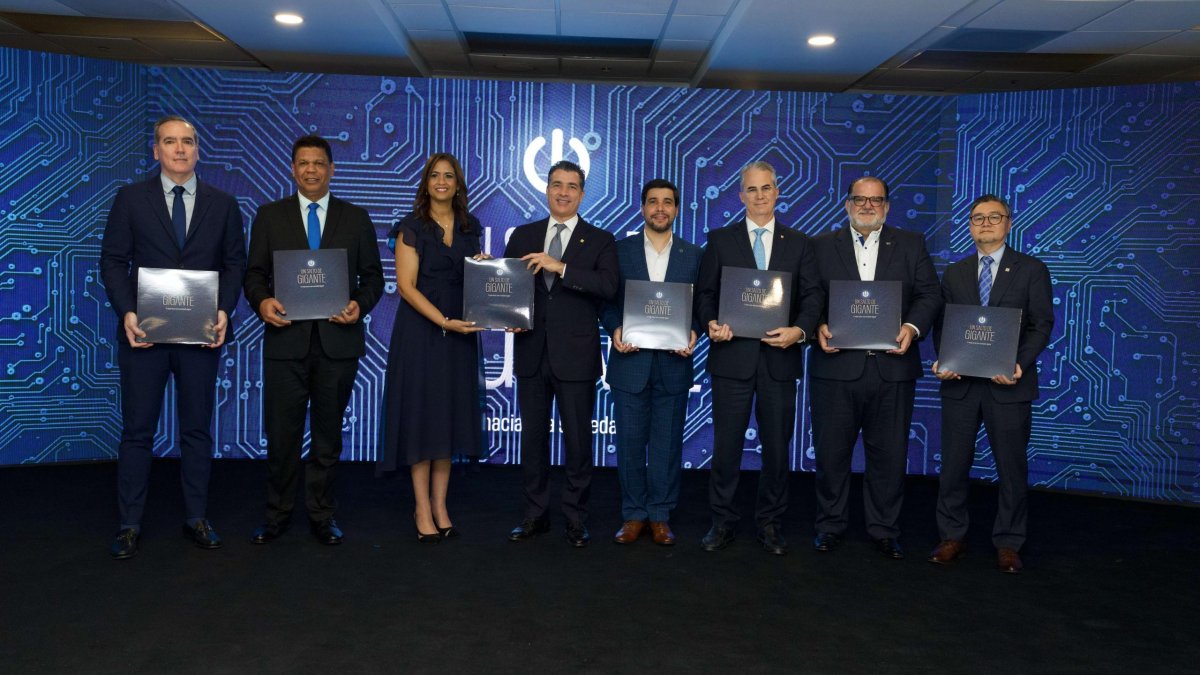 Aitor Palacios, Fernando Cabrera, Mirna Eusebio Lithgow, Christopher Paniagua, Arturo López Valerio, René Grullón Finet, Eduardo Valcárcel y Mite Nishio.