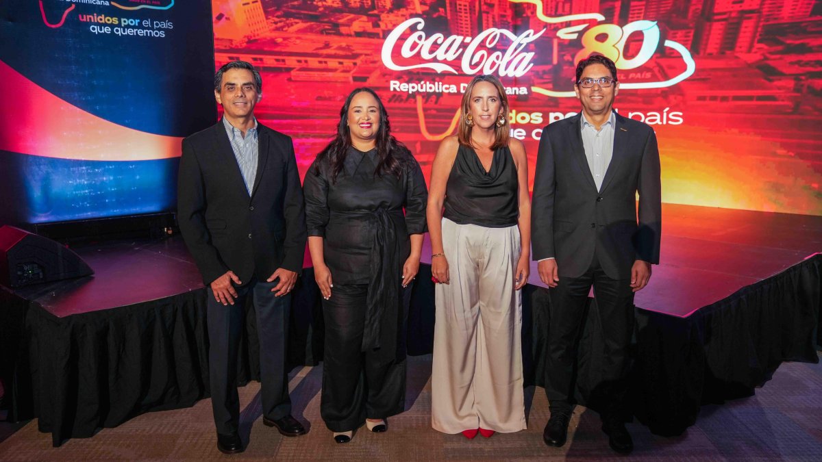 Ejecutivos de Sistema Coca-Cola en la celebración