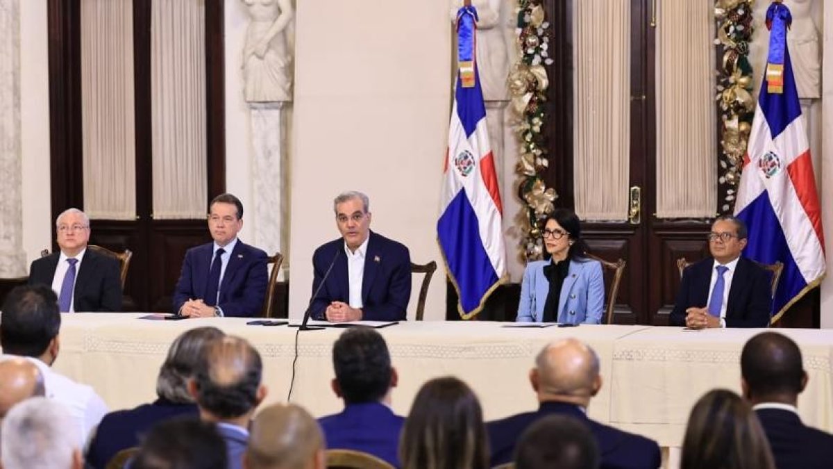Encuentro con representantes del sector, encabezado por el presidente de la República, Luis Abinader,