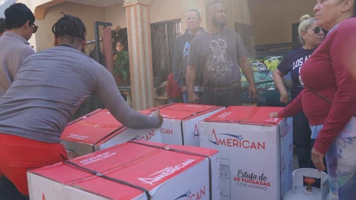 Personal del DASAC ayudan en comunidad La Zanja