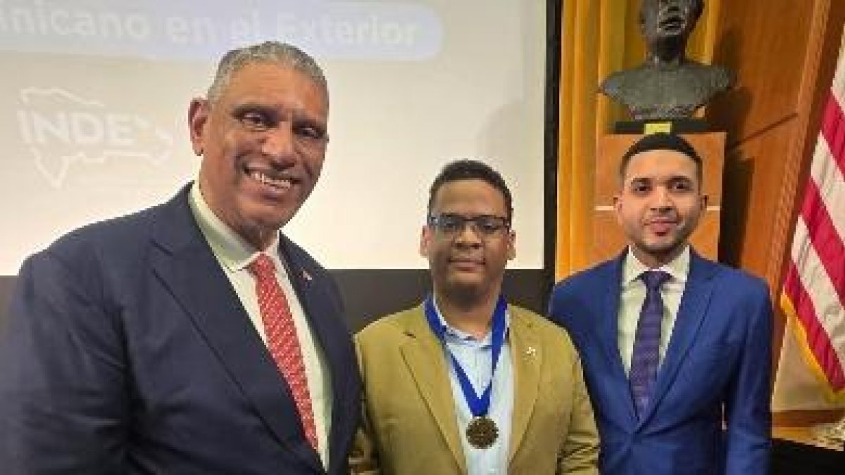 Reconocen a Juan Luis Vargas Molina