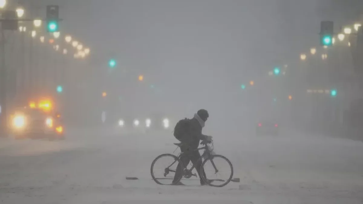 Esa tormenta podría arrojar al menos 15 centímetros (6 pulgadas) de nieve con condiciones de visibilidad nula en las Carolinas, el norte de Georgia y el sur de Virginia.
