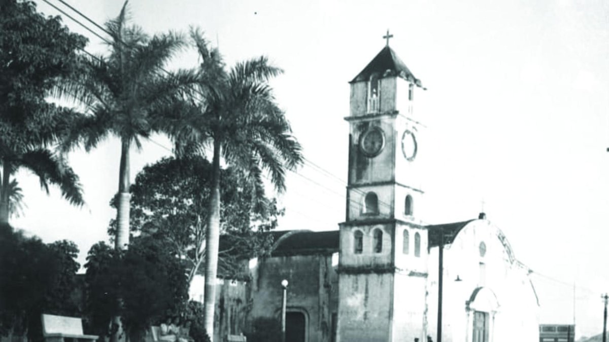 Iglesia de la Santísima Cruz, El Seibo.  1942, AGN.