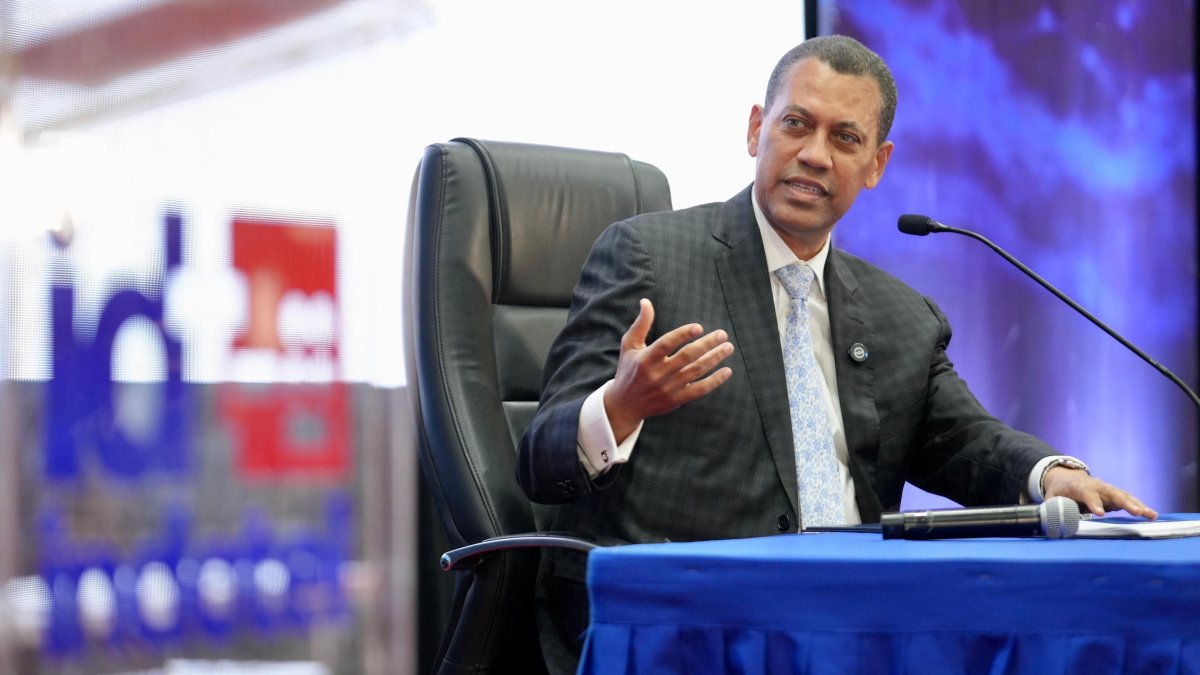 Dijo que, tras 24 años de pago de alquiler, el Indotel adquirió un edificio propio, que le ahorrará más de RD$1,500 millones en la próxima década al Estado al eliminar gastos por arrendamiento.