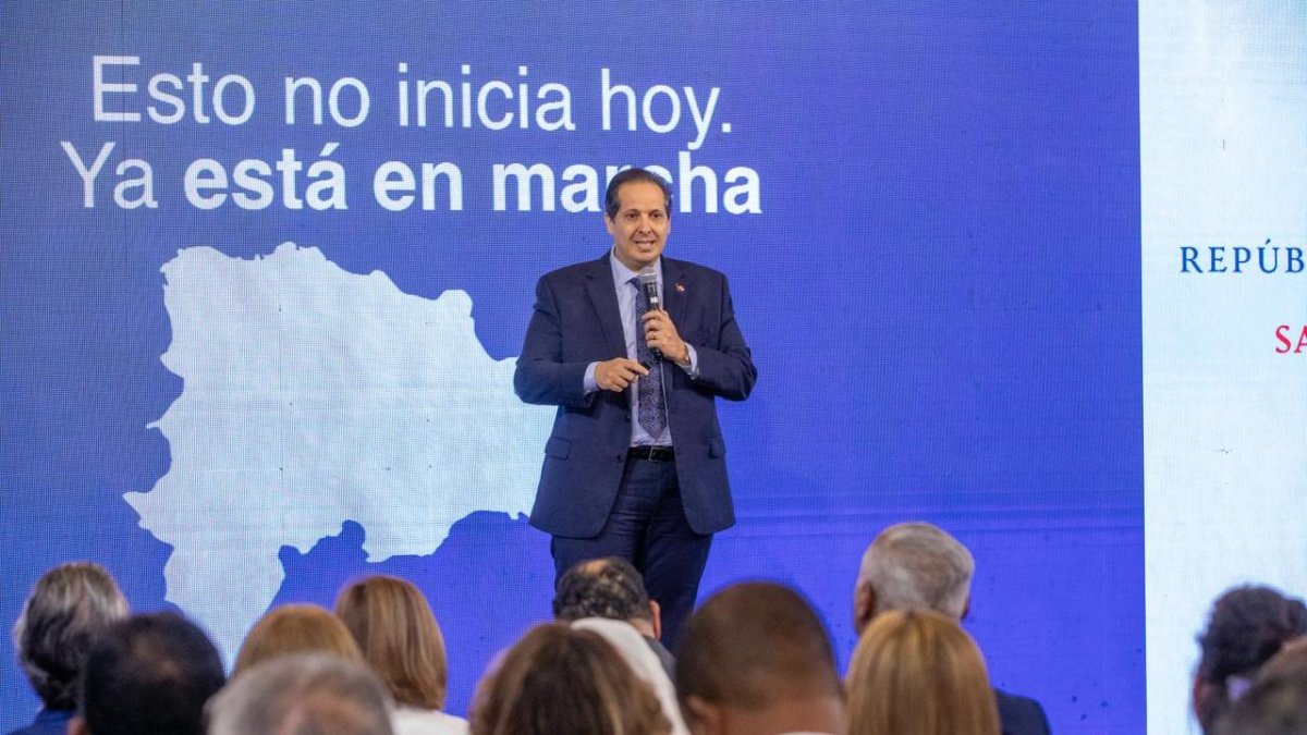 El plan incluye siete programas a favor de la salud mental de la población. Las explicaciones técnicas fueron lideradas por el ministro de Salud Pública, Víctor Atallah.