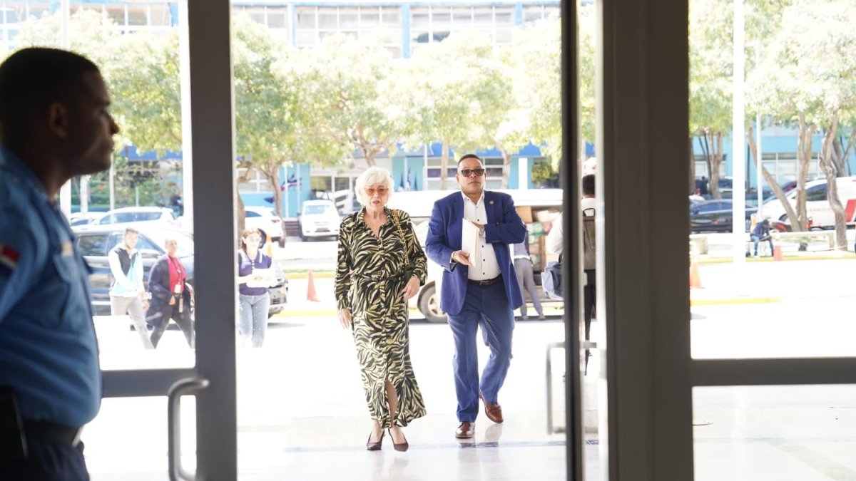 Milagros Ortiz Bosch asistió a la Procuraduría para poner en conocimiento la situación en Coramon, la cual calificó como de índole penal.