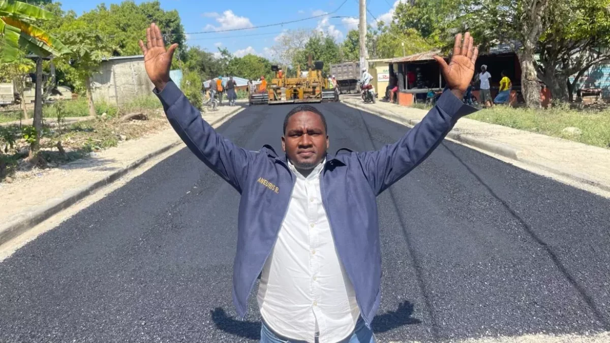 Alcalde Aneuris Rosario.