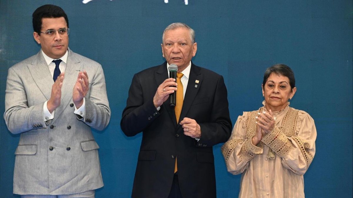 La institución financiera desarrolla una amplia agenda de reuniones con inversionistas turísticos que han mostrado interés en el país para financiar .