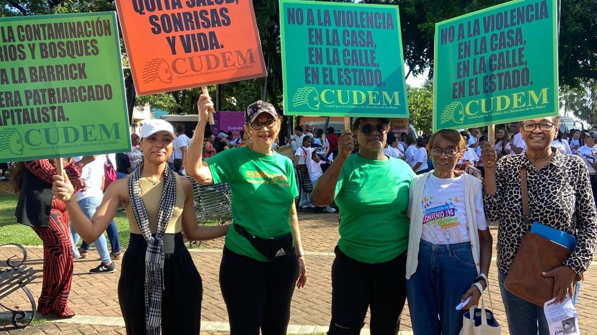 Machismo y desigualdad persisten en República Dominicana según informe feminista.