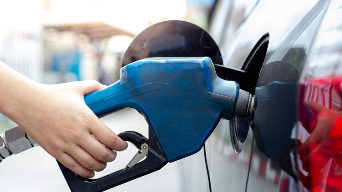 Entre 7 y 9 pesos suben precios de principales combustibles en RD ...