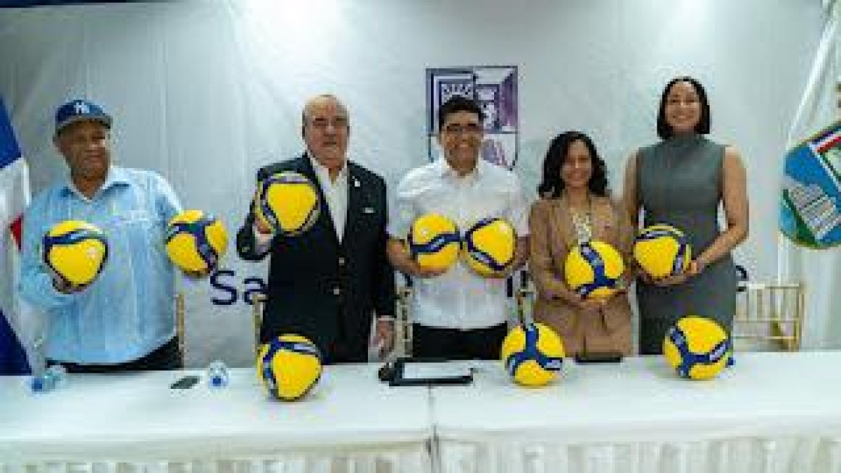 Foto de archivo de la primera entrega de la donación.