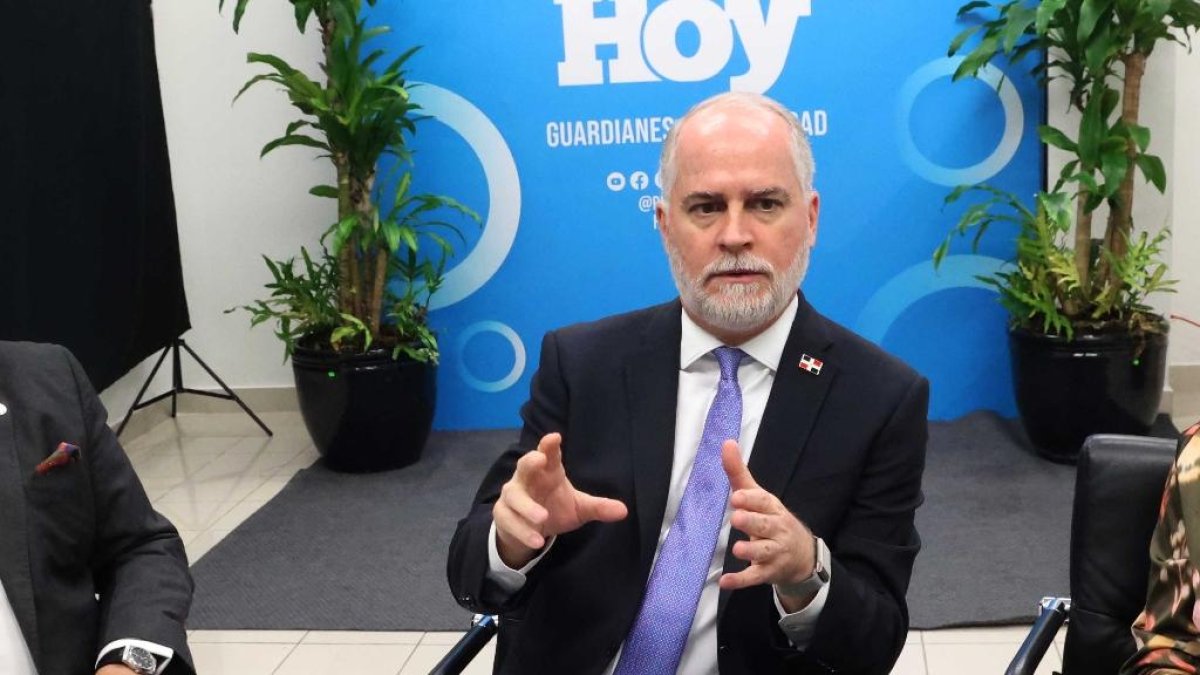 Alejandro Fernández renuncia como superintendente de Bancos tras cuatro años en el cargo