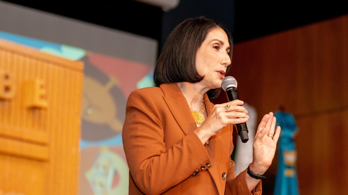 Primera dama participa en jornada sobre abuso infantil y crianza en RD