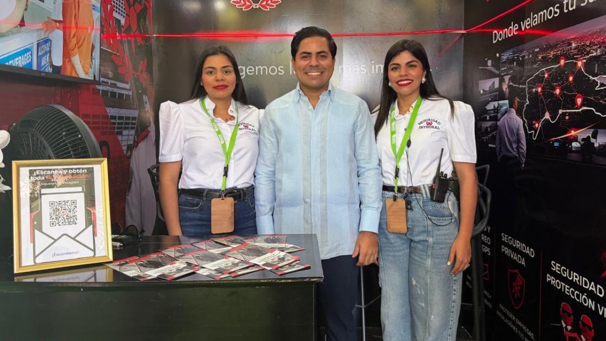 Desde la izquierda, Lifred González Suarez, Freddy González y Ligia Elena González, ejecutivos de Seguridad Integral.