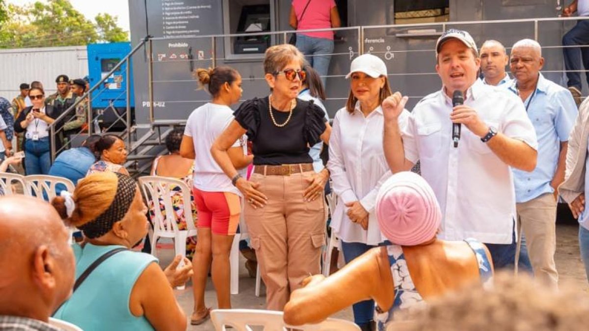 
                Gobierno lleva ayuda afectados por las lluvias en Puerto Plata
            