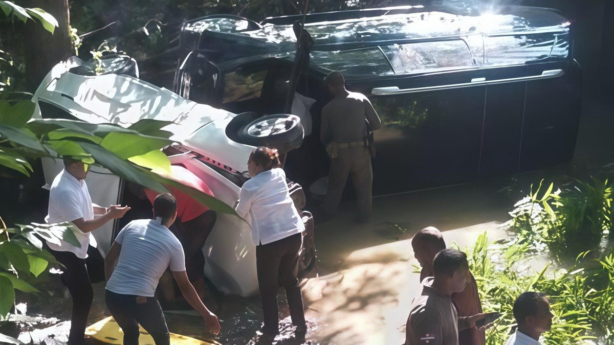 La persona se desplazaba en un vehículo color blanco cuando fue impactada por la yipeta de la avanzada presidencial.