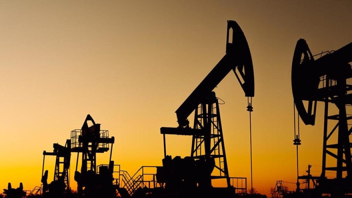 Baja a 93.04 el precio del petróleo de Texas