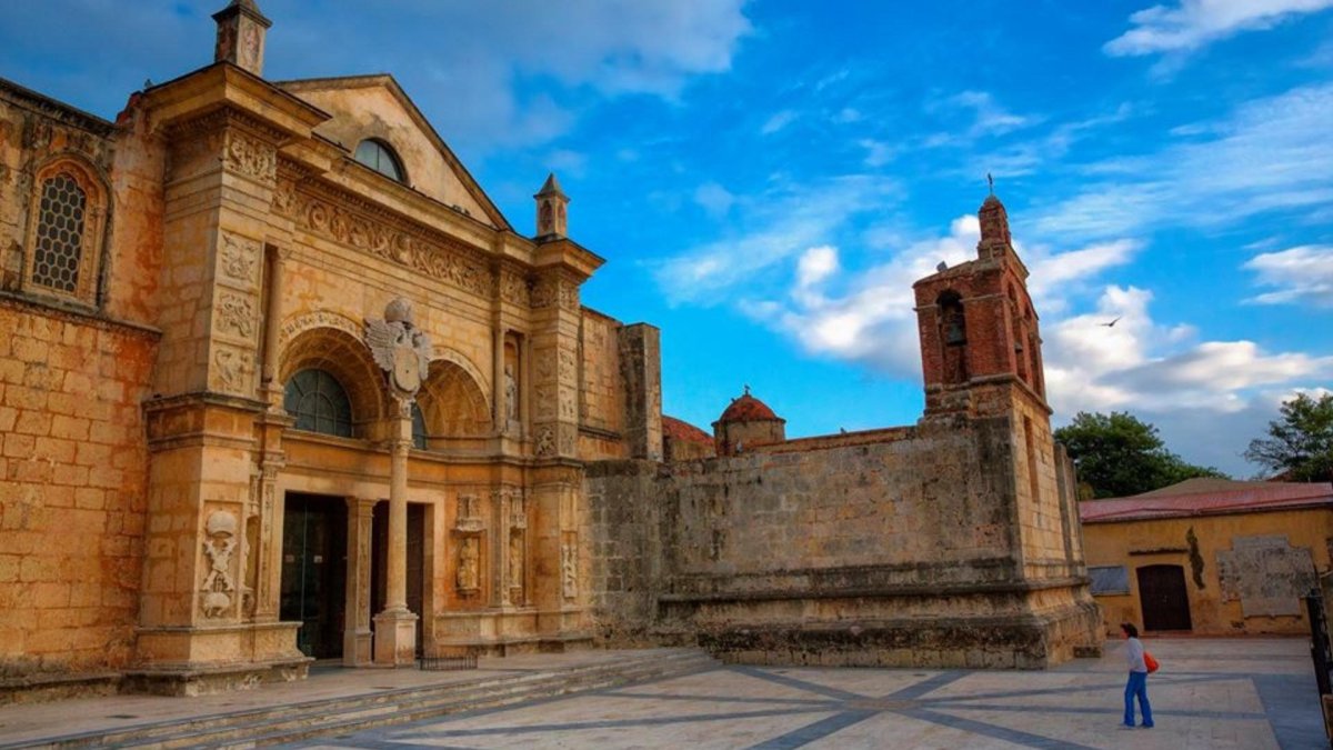 Catedral Santo Domingo, fachada sur.