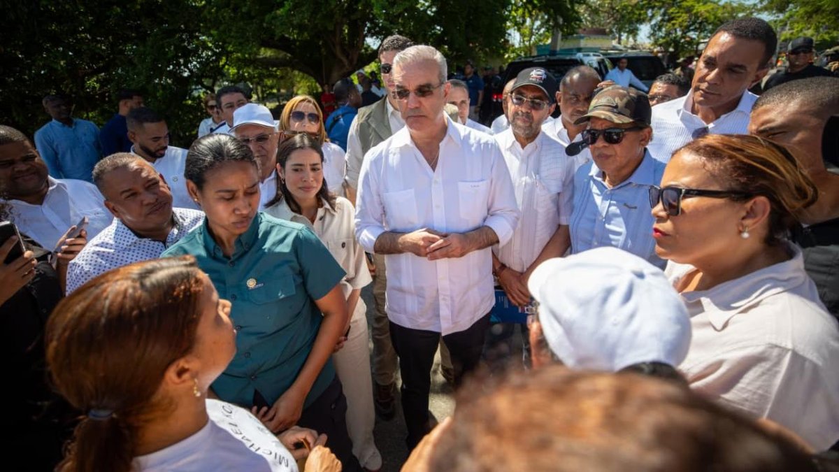 Luis Abinader anuncia apoyo a productores afectados por lluvias en la Línea Noroeste