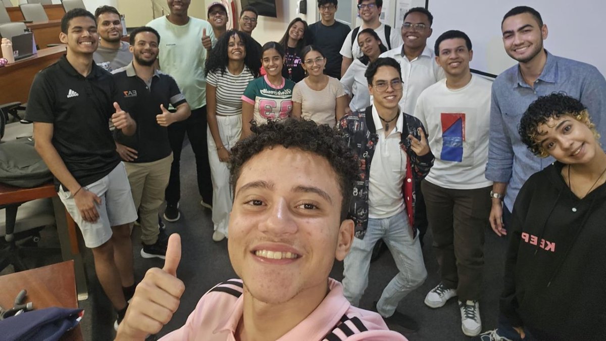 Apolo 27 GT busca fondos para representar a RD en Formula Student Spain 2026