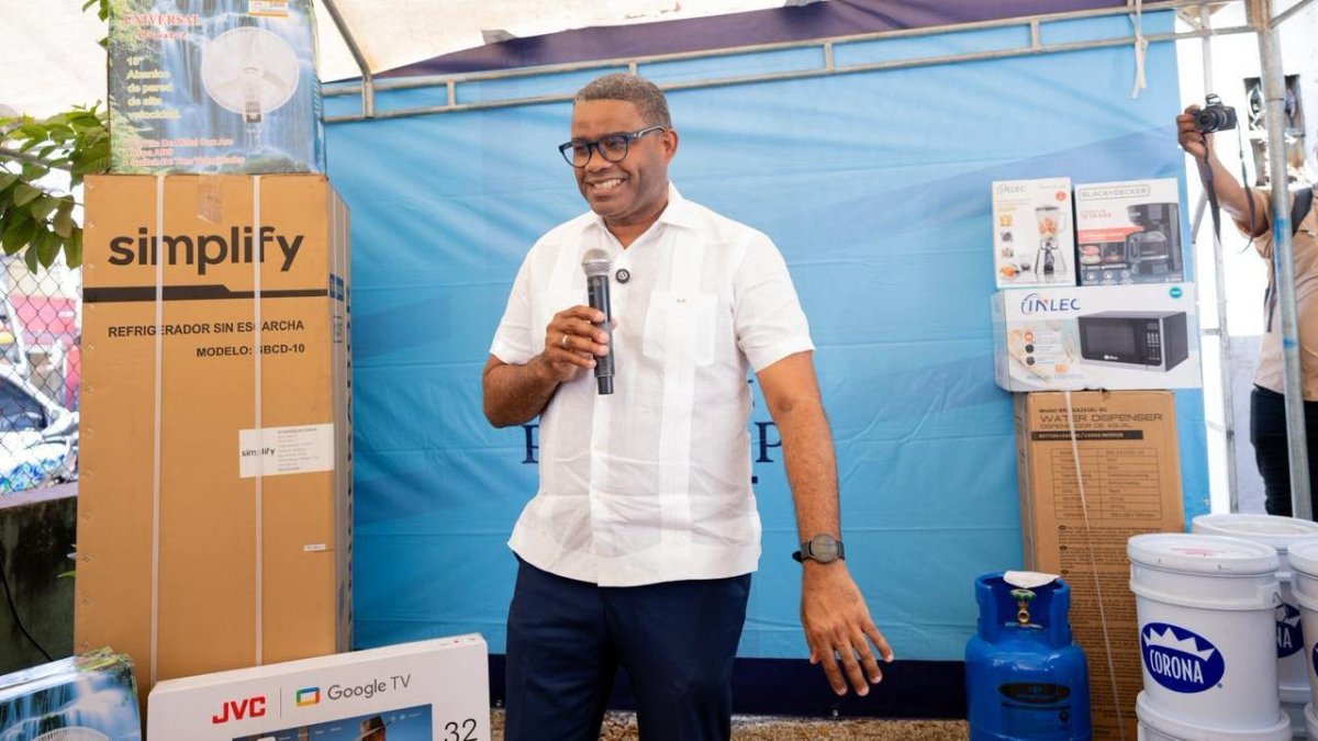 Propeep realiza donación de enseres a la Defensa Civil en Santo Domingo Oeste