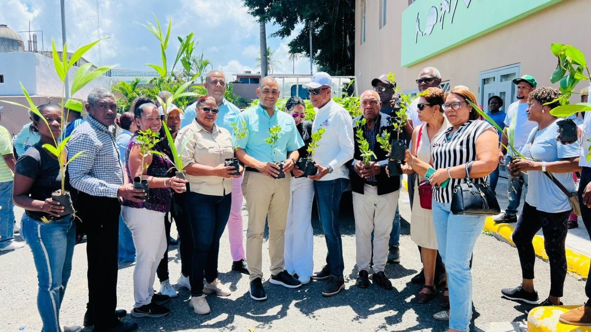 Alcaldía de SPM lanza concurso ambiental “Siembra y gana” con premio de RD$100 mil