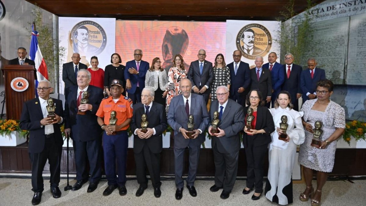 Ateneo Amantes de la Luz honra a 8 personalidades y a una institución con Premio Peña y Reinoso 2026