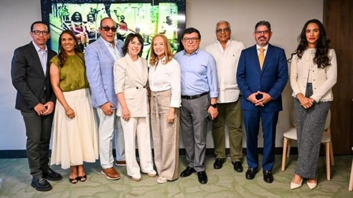 Alcaldía de Santiago presenta proyecto “Coches Turísticos” enfocado en bienestar animal