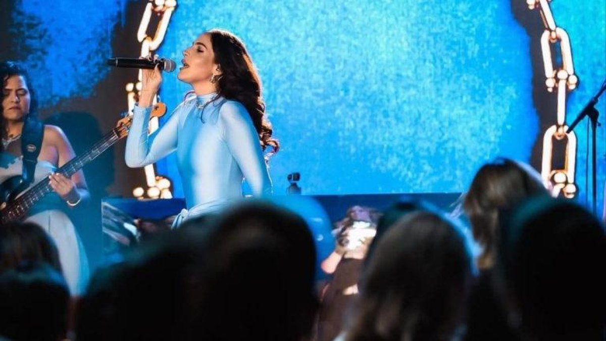 Juan Luis Guerra orgulloso: su hija Popi brilla en su debut artístico