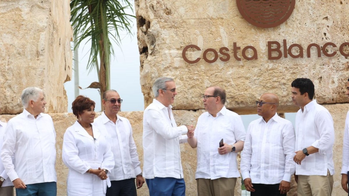 Presidente Abinader anuncia transformación integral de Boca Chica