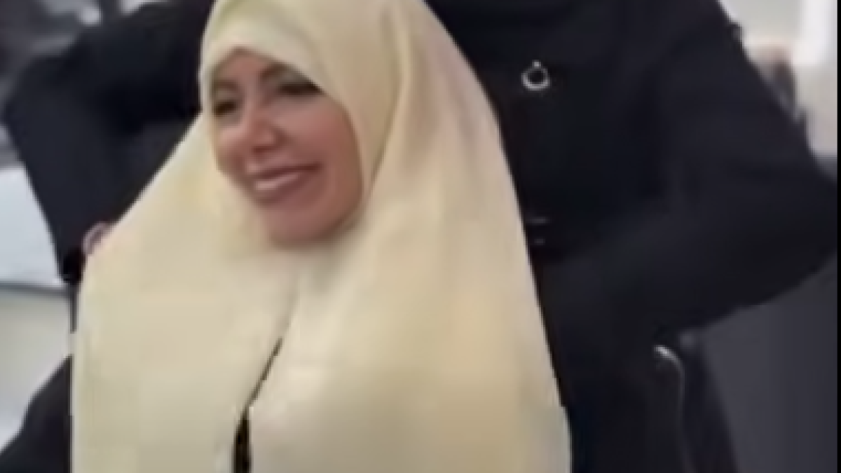Estilista iraní Ami Moghadam les deje el 