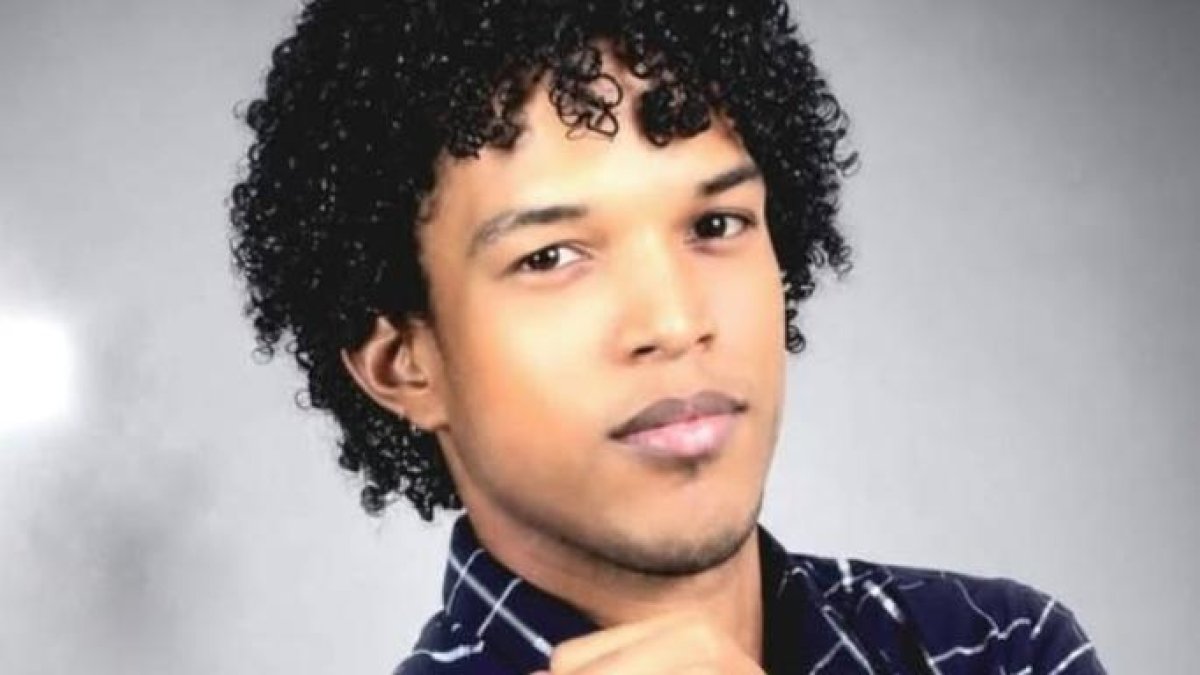Madre de joven hallado muerto en la autopista 6 de Noviembre exige investigación