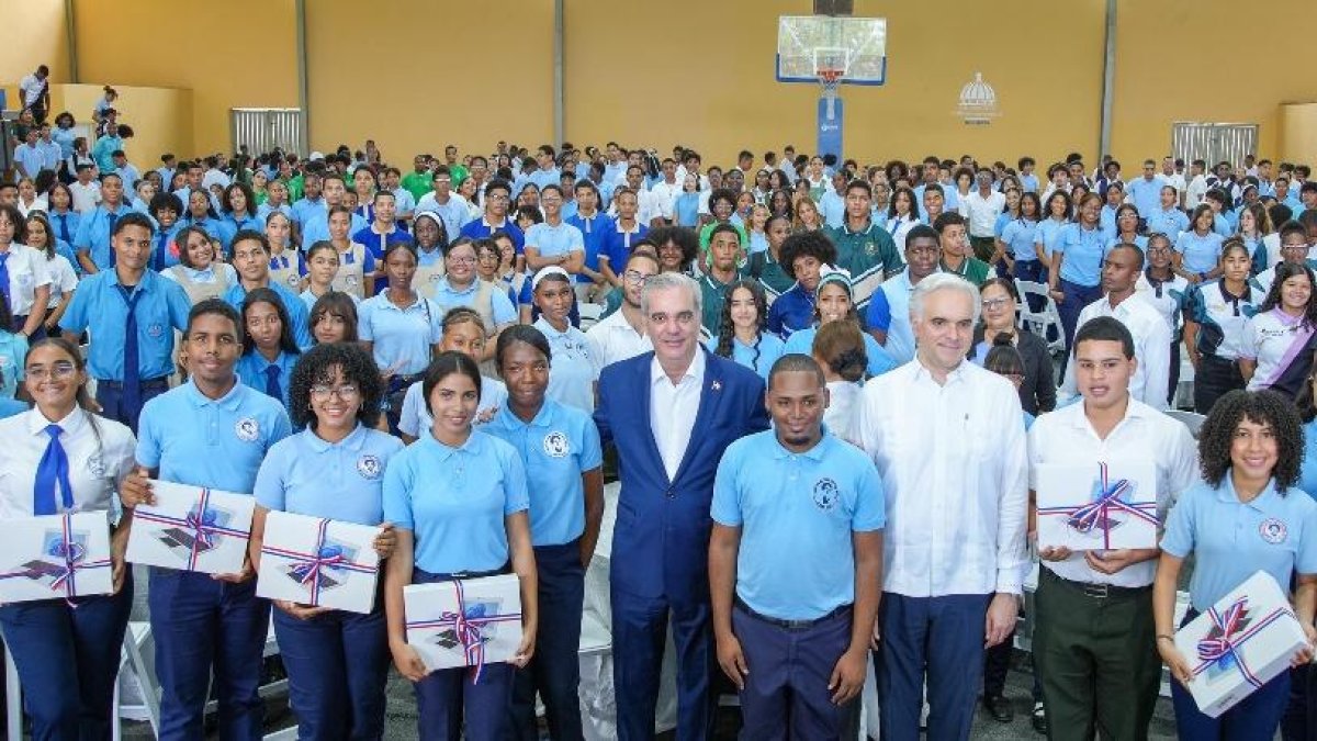 Presidente se reúne con estudiantes SDO