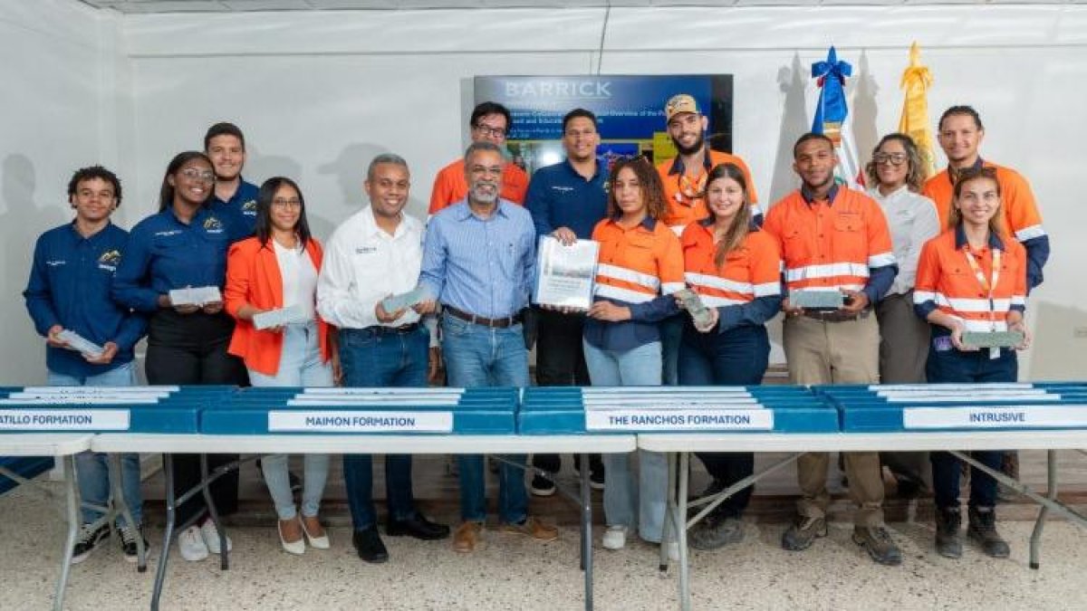 Barrick Pueblo Viejo dona de 25 cajas a Uteco