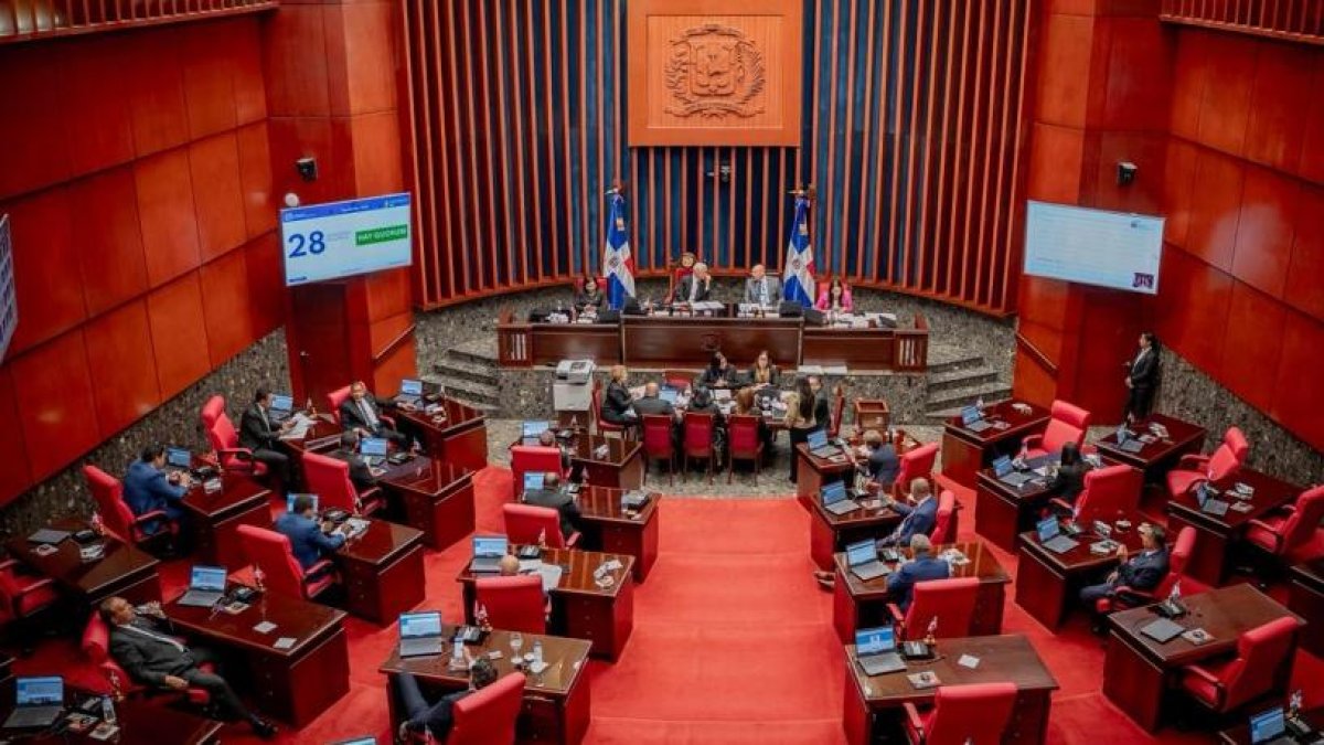Senado aprueba préstamos por 600 millones para clima y agua potable.