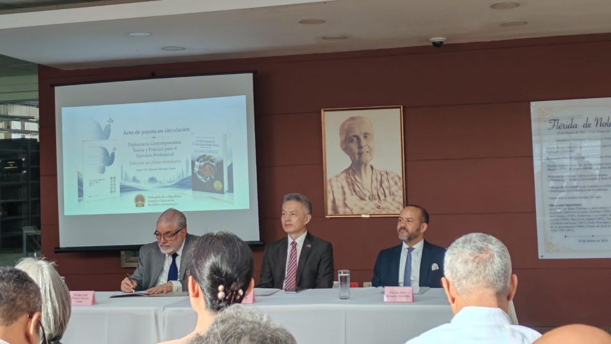 Ponen a circular la edición en idioma chino-mandarín de la obra sobre Diplomacia de Morales Lama