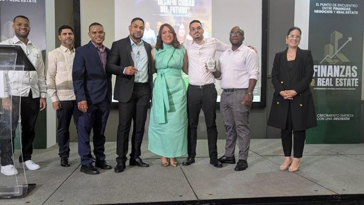 Estudiantes de la UAPA ganan premio ´´Ciudad del Futuro 2026´´